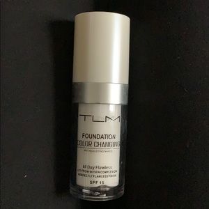 Color changing foundation
